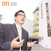 佛教大光慈航中學校長華貴麟認為自願減班措施無助弱勢中學。