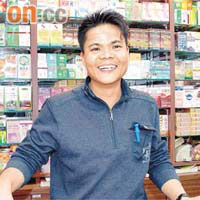 藥店負責人江先生批評回收保濟丸訊息混亂，無所適從。
