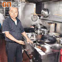 祥華邨蔡老闆擔心更換供氣商後要花巨資重裝爐具。