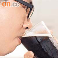 丹麥的研究發現男性每日飲用一公升或以上可樂，可能會令精子數量減少。