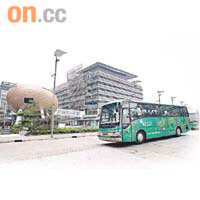 科學園「金蛋FUN FUN日」設有免費接駁巴士接載市民。	鍾麗珊攝