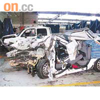 車禍發生後，香港女子鍾慧雯坐的私家車被撞至變形。	ABC Nicole Price攝