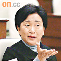 劉慧卿斥政府遲遲未有立法，做法「唔湯唔水」。
