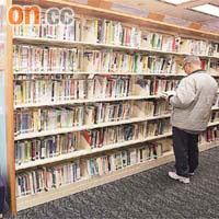 康文署圖書館去年延長服務時間後，新增人流不足一成。