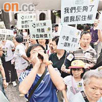 本港樓市失控，民怨升溫，多次發動遊行要求政府復建居屋。