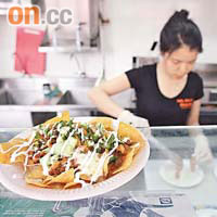 香港缺乏墨西哥廚師，現只能靠愷華和海發兼任廚師。