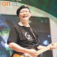 陳南祿閒來愛彈結他，與友好夾BAND。	資料圖片