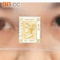 香港維多利亞女王像九十六先時郵票，呈橄欖棕色。