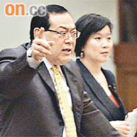 大舊石（左）尋日喺議事廳暗寸梁美芬（右）發言唔貼題。