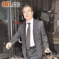 案件另一被告黃志偉稍後裁決。