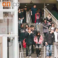 二○一二年新文憑及高考並行，大學學位競爭會更為激烈。