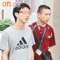 涉恐嚇斬死妻兒的男子被警員拘捕。