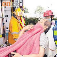司機被消防員救出急送院。