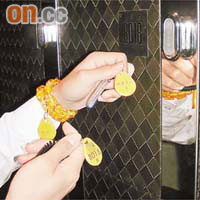 不少深圳的桑拿場所，已經改用較安全的電子鎖。