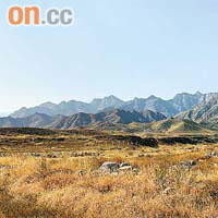 岳飛名詞《滿江紅》中提到的賀蘭山，原來位於內蒙古阿拉善。