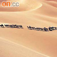 阿拉善的巴丹吉林沙漠，被列為世界級地質公園。