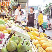 經本港轉口內地的東南亞水果有價有市。