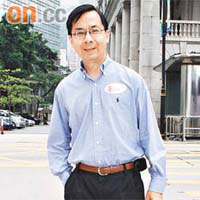 李本瀅話自己淨係得兩對皮鞋，而着緊呢對係太太十年前送畀佢嘅。
