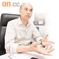 區議員陳國旗曾接獲行騙短訊，被套取個人資料。	吳君豪攝