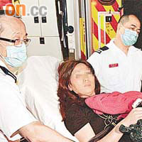 涉嫌打傷救護員女子送院檢驗。