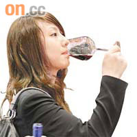 葡萄酒及烈酒商貿展美酒無數，吸引來自各地的業內人士前來試酒，開拓商機。