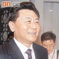 李剛指「退一步，海闊天空」，呼籲各黨推動政改向前邁進。