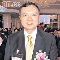 黃家榮平時好少曝光，由佢負責突擊巡舖就最啱啦。