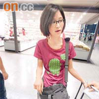 王小姐（安徽旅客）<br>跟團來香港購物有時也會感到壓力，導遊會游說購物，但要是堅持不買，導遊也不會強迫。
