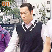 被告甄家其獲輕判社會服務令。