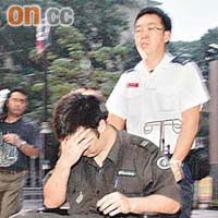 受傷解款員由救護員送院。