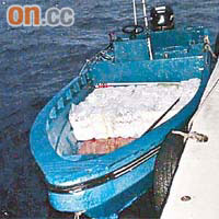 水警於六月二日在大埔赤門海面破獲總值十四萬四千元的走私六合彩報。