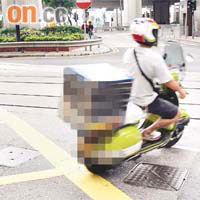 馬路上的「光頭渠蓋」，隨時成為電單車交通意外的幫兇。