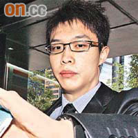 被告余秉澤否認非禮男事主。