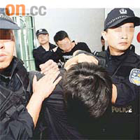深圳警方抓獲的地下賭博疑犯。兩岸組深圳傳真