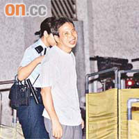 女死者父親認屍時激動痛哭。