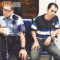兩名受傷警員送院治療。
