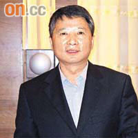 郝鐵川認為如果是民主派，應立刻舉手支持方案，否則就是反對派。