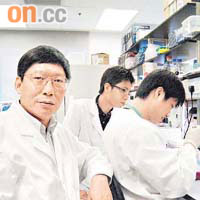 管軼（左）指豬流感可在豬隻身上，與不同病毒不停洗牌成新病毒。