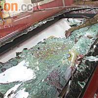七人車的天窗損毀嚴重。