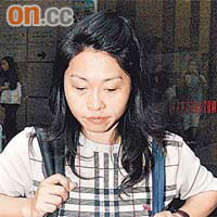 首被告蔡玲玲否認二十九項偷竊罪。
