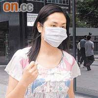 第三被告廖明麗為首被告的舊同學。
