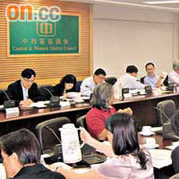 消息指港府傾向分階段取消區議會委任制，以減少建制派反彈及對區會穩定性的影響。	（資料圖片）