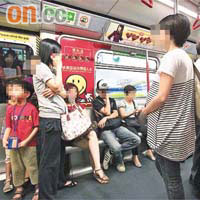 腹大便便的孕婦乘坐公共交通工具時，乘客的讓座意識不高。