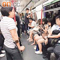 行動不便的陳小姐表示，年輕人往往見到她都會扮看不到或睡覺，少有讓座。