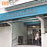 九名居於大埔松嶺村匡智會匡智之家的輕度智障學童，過往多年來獲教育局批准跨區到葵涌匡智張玉瓊晨輝學校上學。