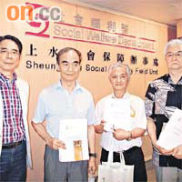 黃國健（左）指社署職員已為三名長居內地擬領生果金的長者登記資料。