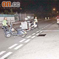 警方在兩電單車相撞現場調查。