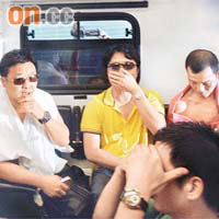 其中四名乘客獲救後由救護車送院治理。
