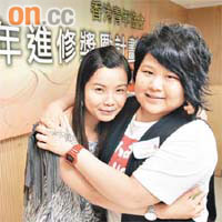 陳詠彤（右）感激外展社工助她戒毒重拾人生。