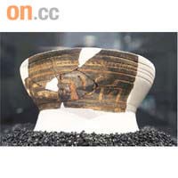 深圳咸頭嶺的鳳鳥彩陶盤首次在港展出。